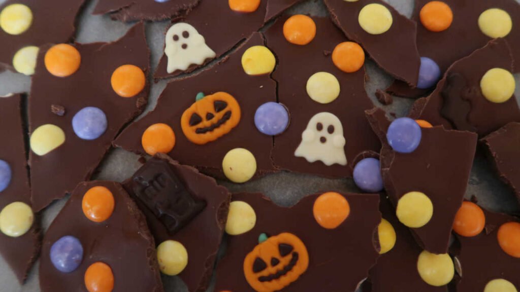 Halloween Bark Recipe – Fun Chocolate Dessert Treat Idea Halloween Bark Recipe – Fun Chocolate Dessert Treat Idea