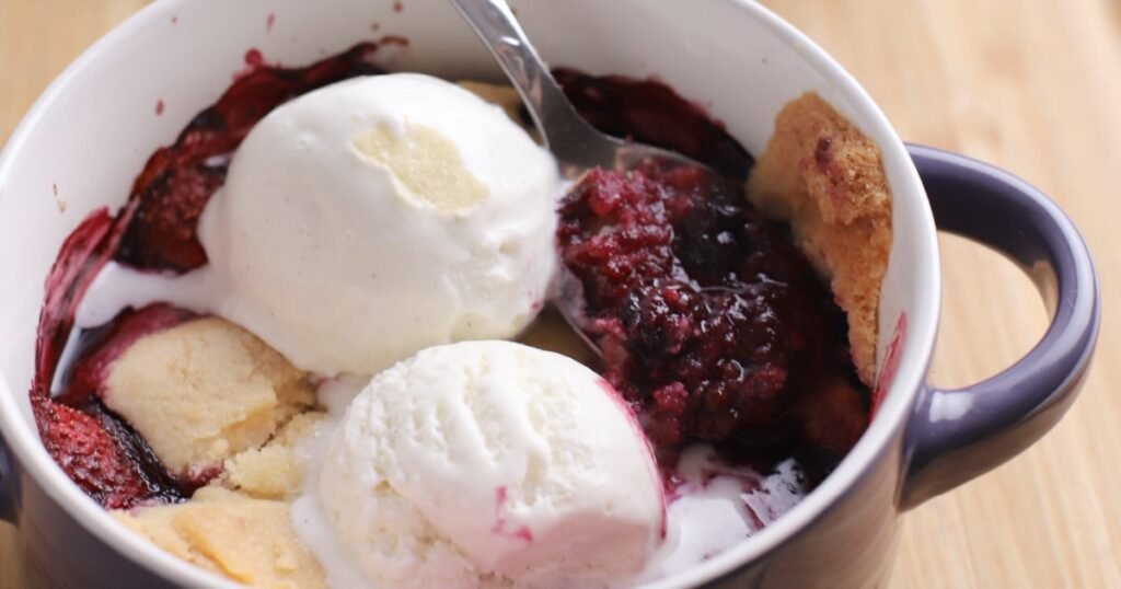 Berry Cobbler (Viral 2-Ingrediet Recipe)