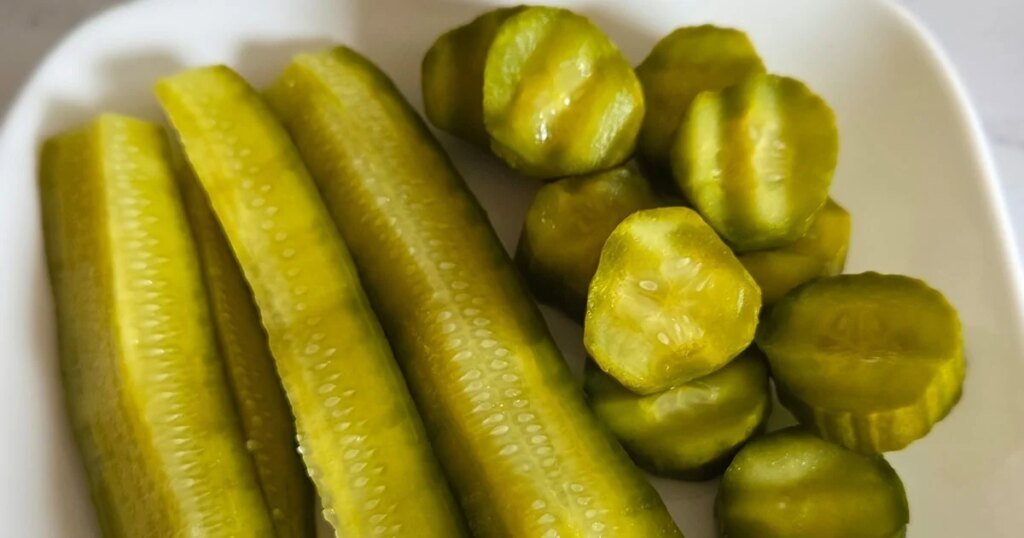 Quick Pickled Cucumbers (Refrigerator Pickles)