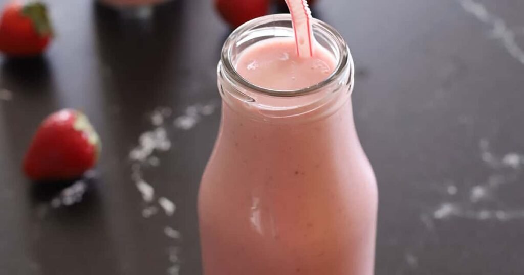 Strawberry Banana Smoothie Recipe (Easy & Frech)