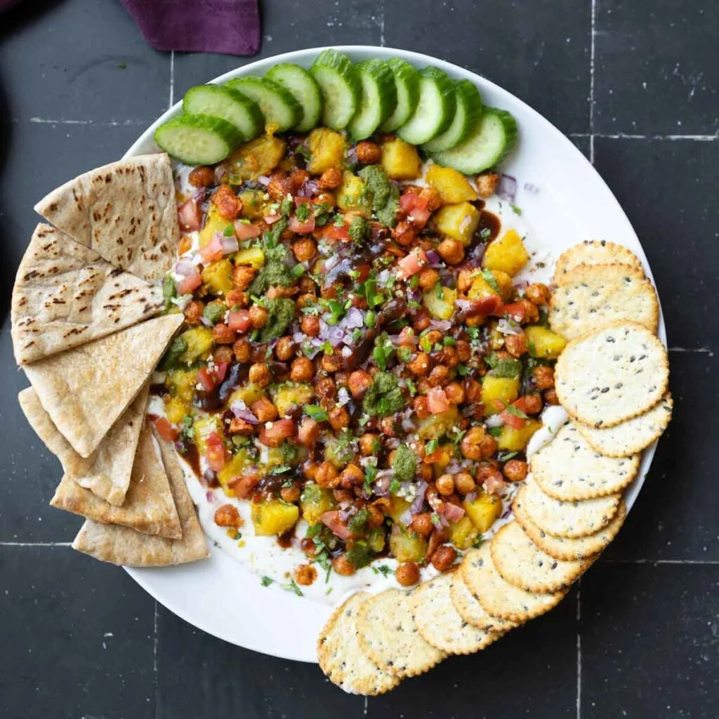 Samosa Chaat Platter (Spiced Potato and Chickpea Platter) Samosa Chaat Platter (Spiced Potato and Chickpea Platter)